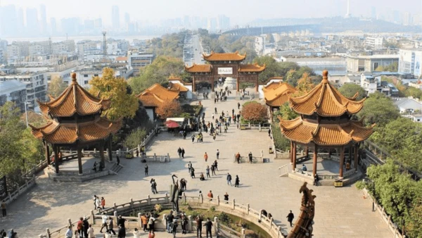-统编版2024-2025学年三年级语文上册同步精品习作：我们眼中的缤纷世界 课件